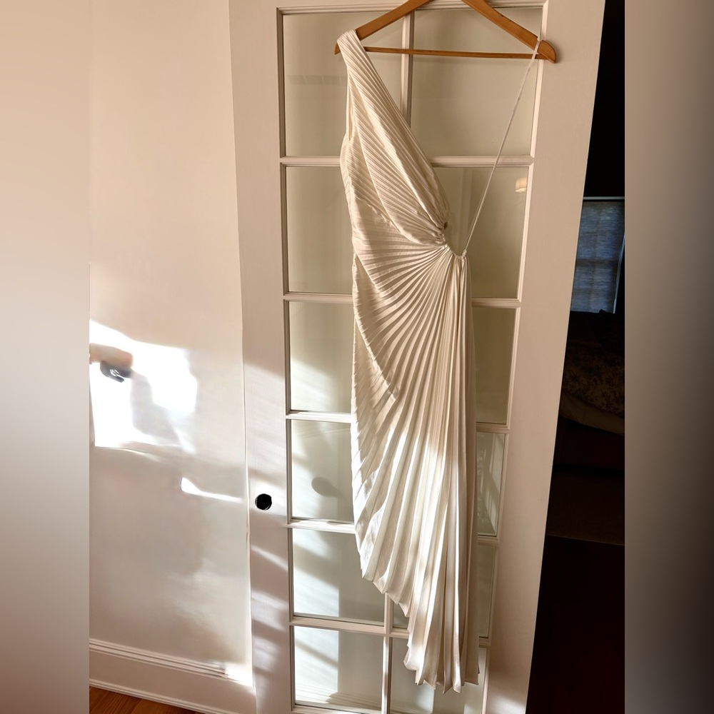 Elegant Pleated Maxi Dress - Picture 2 of 3